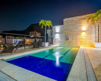 Hotel Nacional Inn Rio Copacabana - Rio de Janeiro - Piscina
