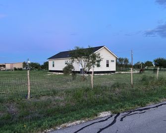 Peaceful Home in the Country - Hondo - Вигляд зовні