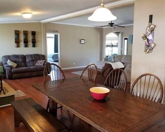 Beautiful Lakefront Home At Sunset Shores - McAlester - Dining room