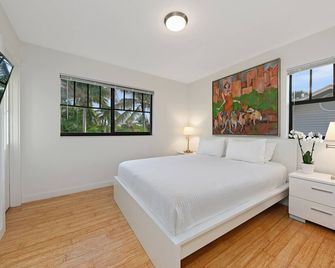 Beautifully Renovated 3Bed/3FullBaths w/Pool Near Beaches - West Palm Beach - Habitación