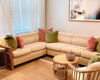 01 Beach chic apt - Ft Laud - 8 mins to beach! - Fort Lauderdale - Pokój dzienny