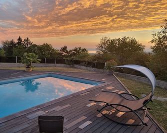 Small home, stunning lake and mountain views - Sciez - Piscina