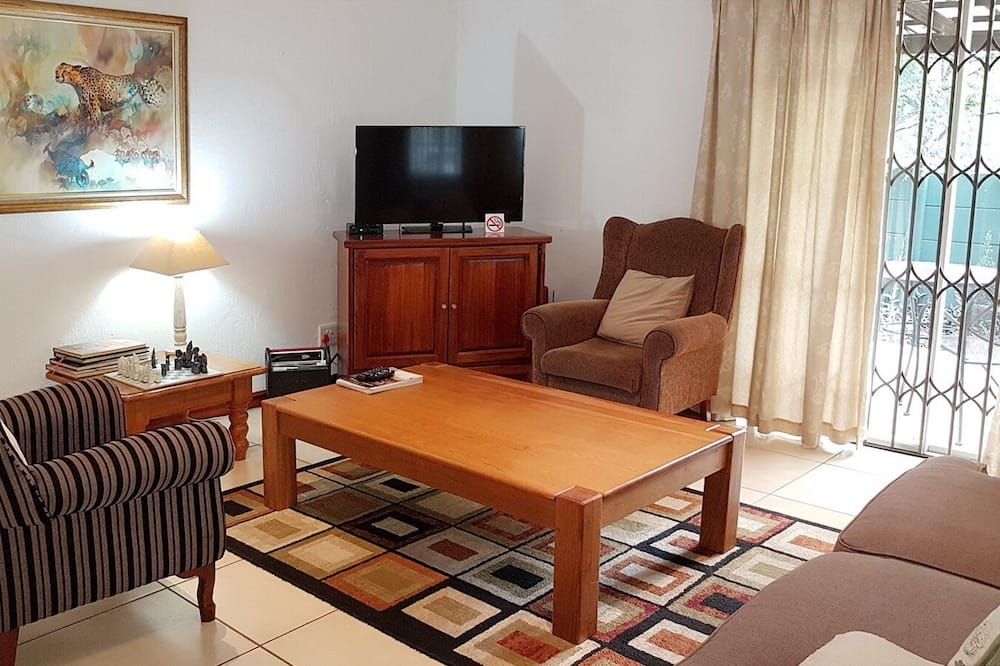 Six Valk Avenue Guest House