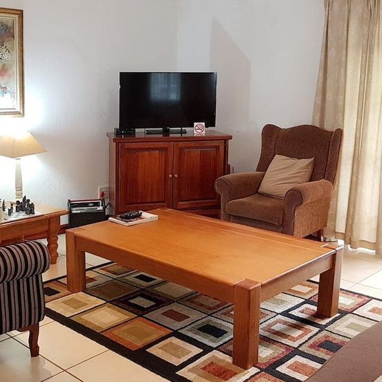 Six Valk Avenue Guest House image 1