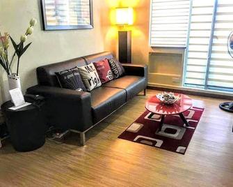 Azure Urban Resort 3 Bedroom Suite - Parañaque - Living room