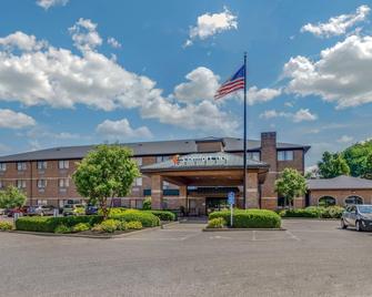 Comfort Inn - Millersburg - Building