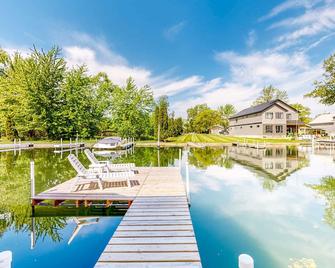 The Boat House - Syracuse - Piscina