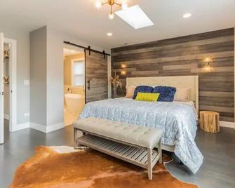 The Epicurean Experience - Chicago - Bedroom
