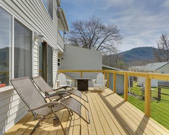 Scenic Home on the Delaware River, Pet-Friendly! - Starlight - Balcón