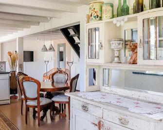 Cynnewille - Ee - Dining room