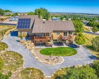 Hillside Haven Hot Tub & Stunning Mountain View - Colorado City - Edificio