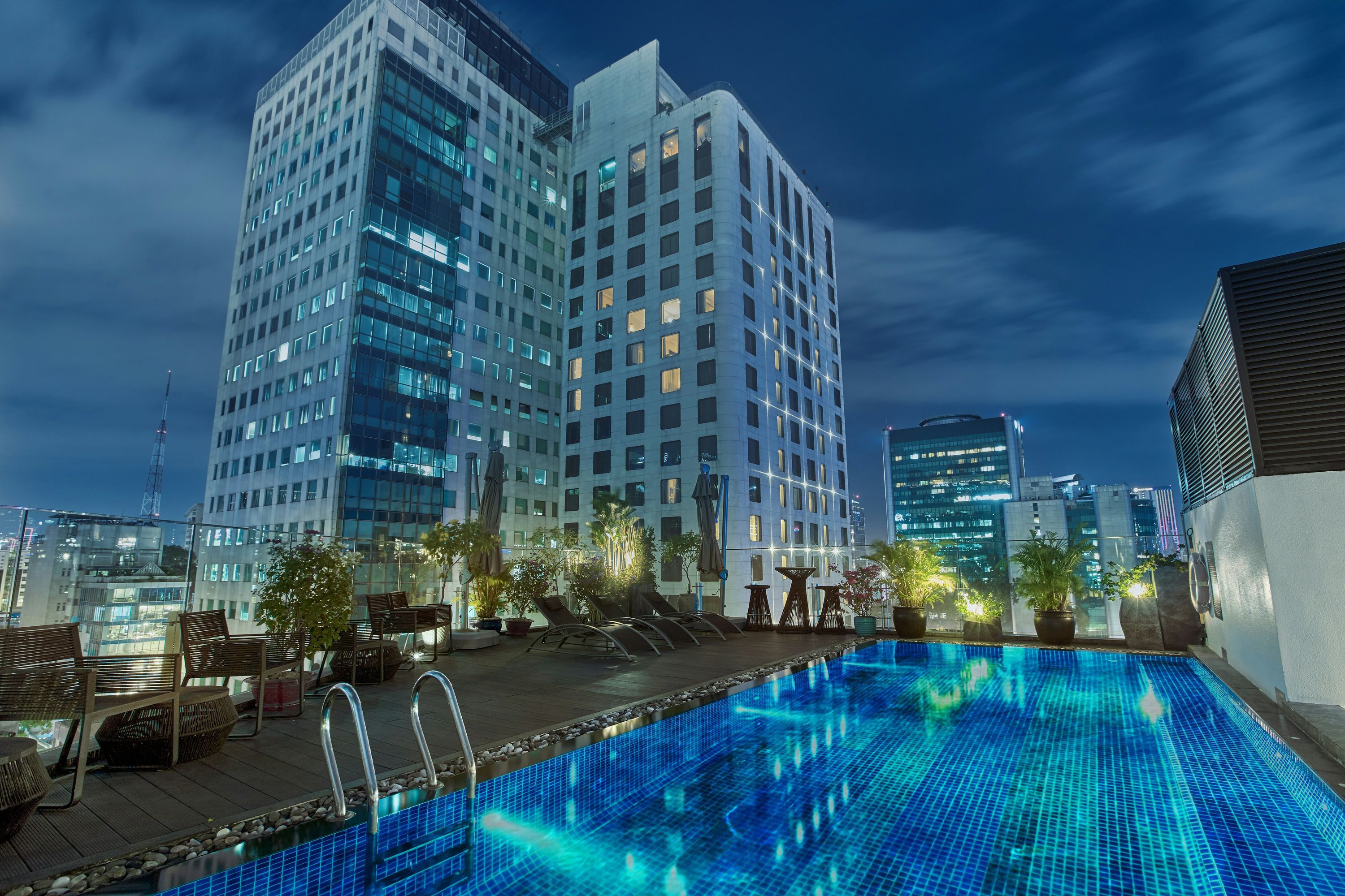 باك سويتس سايجون، إه ميمبر أوف ديزاين هوتلز