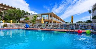 Plaza Beach Hotel - Beachfront Resort - Saint Pete Beach - Pool