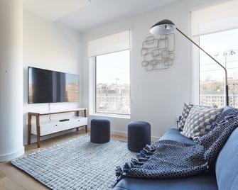 Modern 3 Br Loft -Shared Deck - Gym - Mins To Nyc - Hoboken - Living room