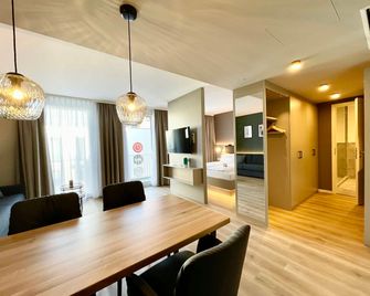 茲沃赫豪斯u套房酒店&服務式公寓 - 埃朗根 - 臥室