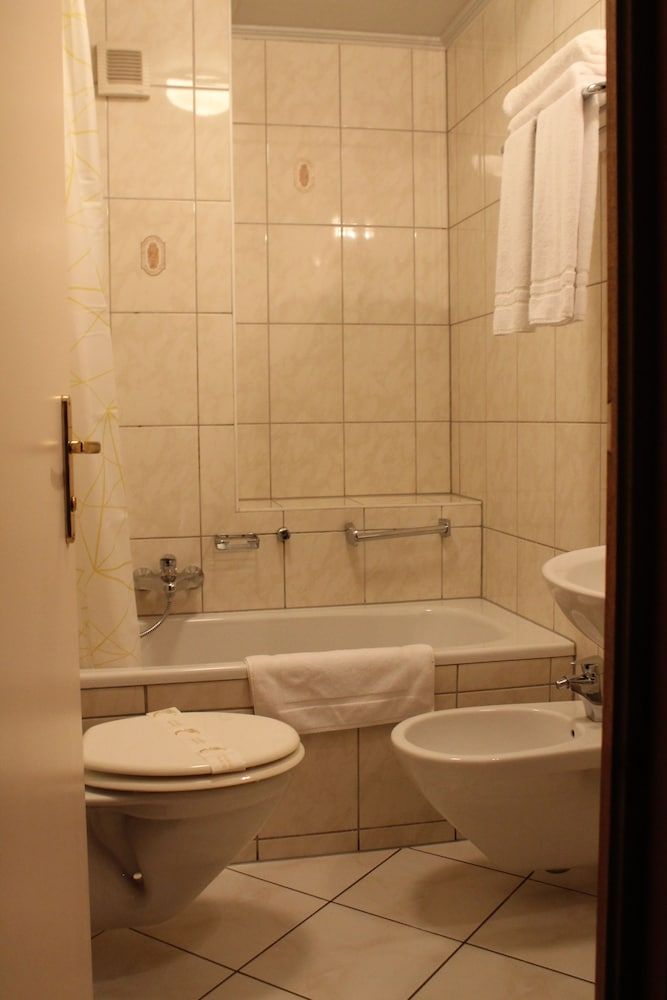 Yasha Hotel - Luxemburg - Bad