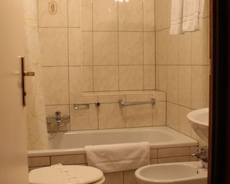 Yasha Hotel - Λουξεμβούργο - Μπάνιο