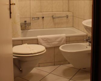 Yasha Hotel - Luxemburg - Bad