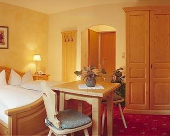 Pension Almrausch - Neustift im Stubaital - Habitación