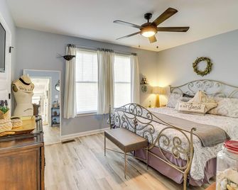 3 Blocks to Beach and Potomac River Virginia Escape - Colonial Beach - Bedroom