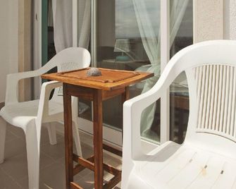 Ericeira Chill Hill Hostel & Private Rooms - Ericeira - Balcony