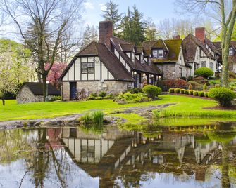 Hillbrook Inn - Charles Town