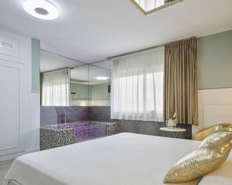 Hotel H - Granollers - Bedroom