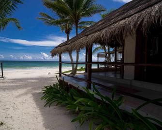 BT Live Tulum located at the party zone - Tulum - Strand