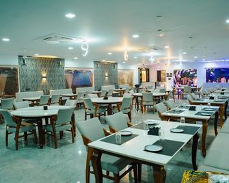 Sky View Resort - Бхудж - Ресторан