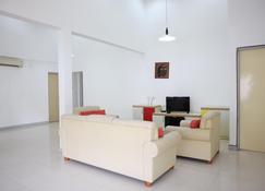 Bintan Services Apartment - ลาโกย - ห้องนั่งเล่น