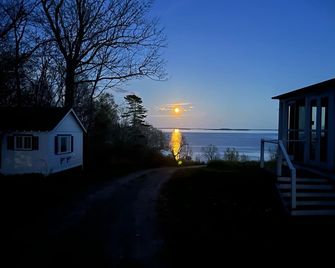 High Tide Inn - Camden - Wohnzimmer