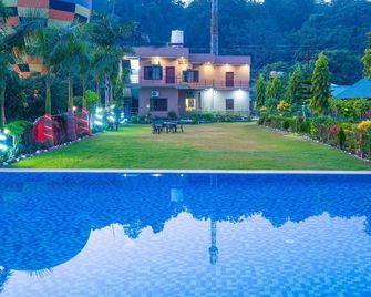 Wildline Gold Resort - Rāmnagar - Uima-allas