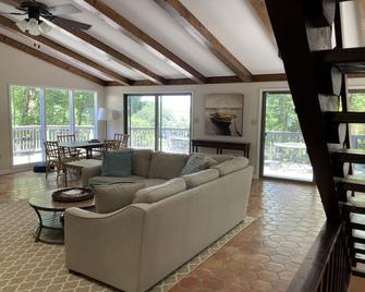 New! Gorgeous Lake Front Home With Beautiful Views of Pickwick Lake - Counce - Living room