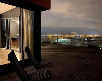 The Suites Rainvilleterrasse - Hamburgo - Balcón