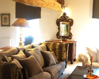 Manor of Limodin 2, Disneyland Paris 17km, Paris 45km, La Houssaye-en-Bri 35mn - Les Chapelles-Bourbon - Sala de estar