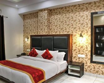 Hotel Hill View - Dehradun - Slaapkamer