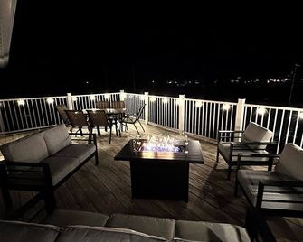 New Heights - 4Bd 2Ba, King, Pet Friendly, Close to Everything! - Decorah - Балкон