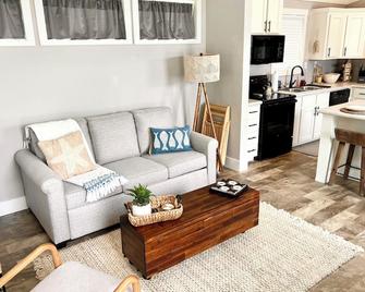 The Little Getaway-Sleeps 4, Firepit, Pet friendly - Pottsboro - Sala de estar