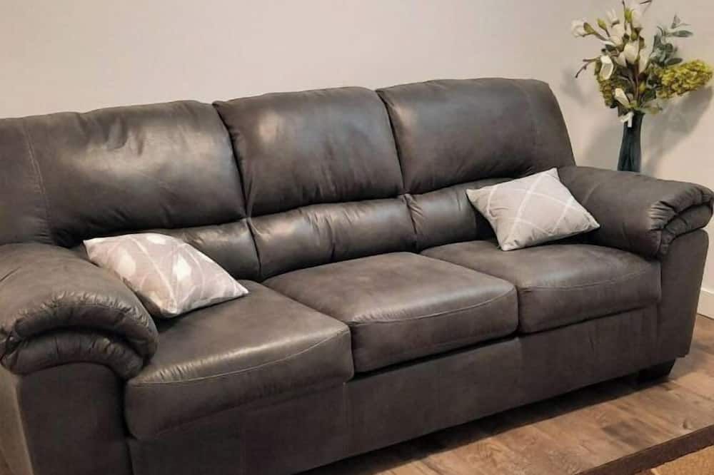 Adorable 1 bed room legal basement suite - Saskatoon - Living room