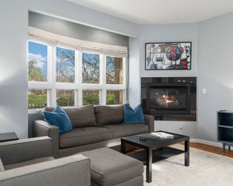 New Denver Escape. 3 bedroom. Near everything. - Denver - Living room