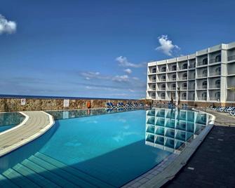Paradise Bay Resort - Il-Mellieħa - Pool