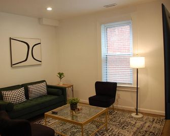 Pgh Delight - 4b/3b, All New W/ Free Street Parking, Perfect For Family Vacation - Pittsburgh - Ruang tamu