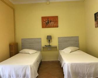 Hostal Restaurant Casa Comaulis - La Vajol - Bedroom