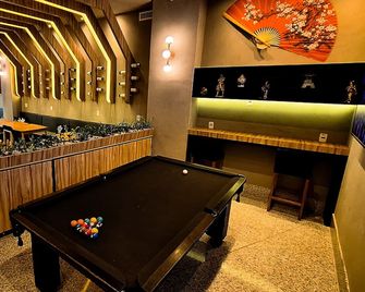 維珍尼亞盧森堡套房酒店 - 貝羅奥利松 - 貝洛奧里藏特 - 酒吧