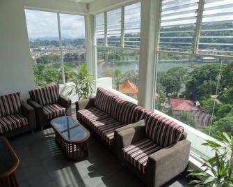 Kandy Supreme Hotel - กัณฏี - เลานจ์