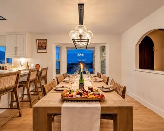 Luxury 5br Spanish Hacienda: 3 King Suites, Pool, Hot Tub & Steam Room - Hollister - Essbereich