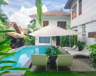 Tigalima Homestay Jogja - Yogyakarta - Pool
