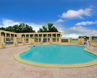 وايت روك إن - سان ماركوس (تكساس) - حوض السباحة
