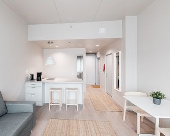 Forenom Aparthotel Vantaa Tikkurila - Vantaa - Sala de estar