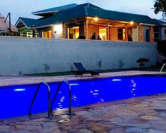 Kcc Hotels - Kibaha - Piscina